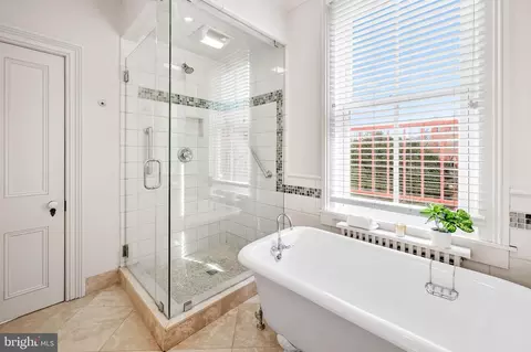 Bath - 1402 Bolton St, Baltimore, MD 21217 photo 3 of 9