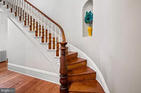 Entry Way - 1402 Bolton St, Baltimore, MD 21217 photo 2 of 6