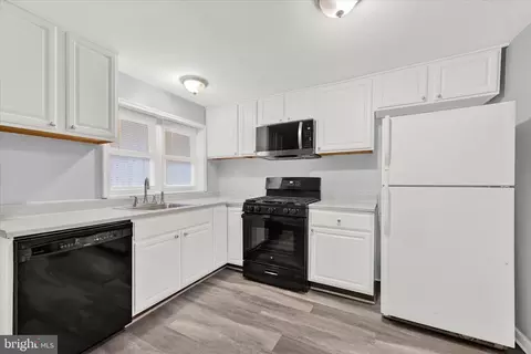 Kitchen - 2154 Druid Park Dr, Baltimore, MD 21211 photo 2 of 4
