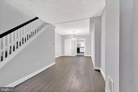 Entry Way - 2154 Druid Park Dr, Baltimore, MD 21211 photo 2 of 3