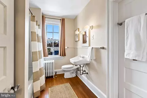 Bath - 614 W 40th St, Baltimore, MD 21211 photo 4 of 5