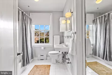 Bath - 614 W 40th St, Baltimore, MD 21211 photo 2 of 5