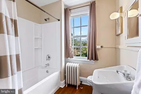 Bath - 614 W 40th St, Baltimore, MD 21211 photo 5 of 5