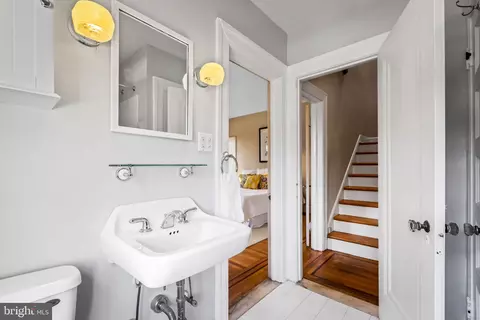 Bath - 614 W 40th St, Baltimore, MD 21211 photo 3 of 5