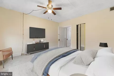 Bedroom - 4412 Falls Rd, Baltimore, MD 21211 photo 2 of 4