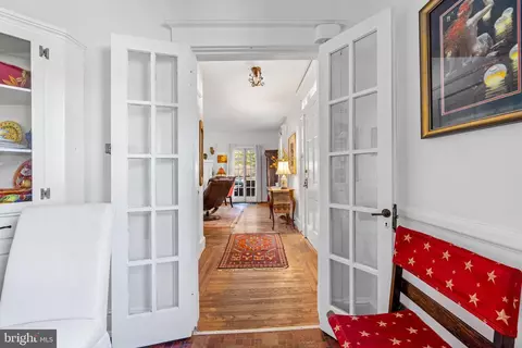 Entry Way - 5805 Clearspring Rd, Baltimore, MD 21212 photo 4 of 6