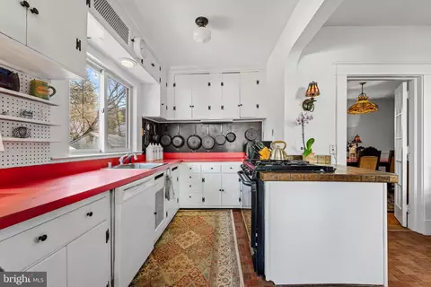 Kitchen - 5805 Clearspring Rd, Baltimore, MD 21212 photo 3 of 5