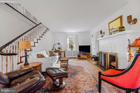 Living - 5805 Clearspring Rd, Baltimore, MD 21212 photo 1 of 5