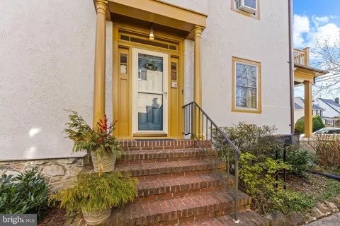 Exterior - 5805 Clearspring Rd, Baltimore, MD 21212 photo 3 of 22