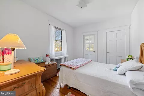 Bedroom - 5805 Clearspring Rd, Baltimore, MD 21212 photo 4 of 7