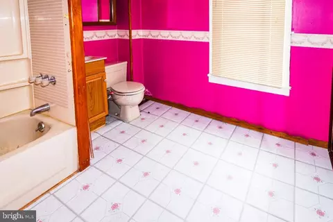 Bath - 3654 Beech Ave, Baltimore, MD 21211 photo 1 of 2