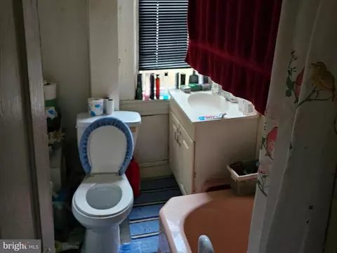 Bath - 1817 Walbrook Ave, Baltimore, MD 21217 photo 1 of 2