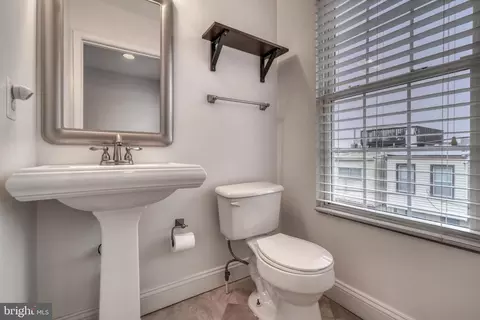 Bath - 615 S Curley St, Baltimore, MD 21224 photo 7 of 8