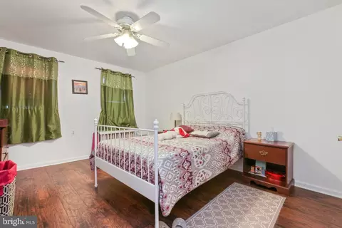 Bedroom - 1323 Morling Ave, Baltimore, MD 21211 photo 3 of 6