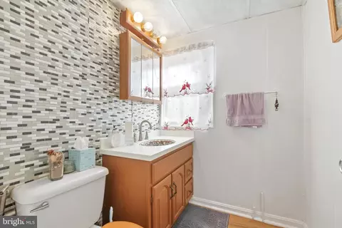 Bath - 1323 Morling Ave, Baltimore, MD 21211 photo 1 of 3