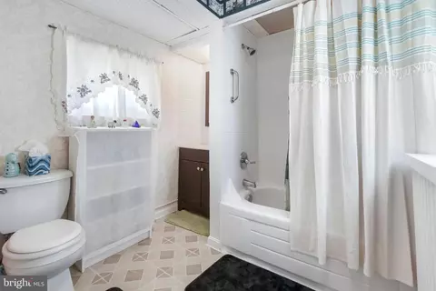 Bath - 1323 Morling Ave, Baltimore, MD 21211 photo 2 of 3
