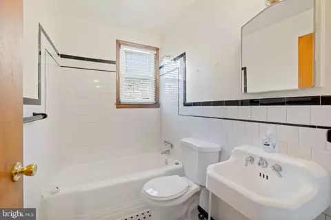 Bath - 6012 Eunice Ave, Baltimore, MD 21214 photo 1 of 1