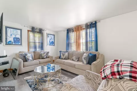 Living - 6012 Eunice Ave, Baltimore, MD 21214 photo 2 of 3
