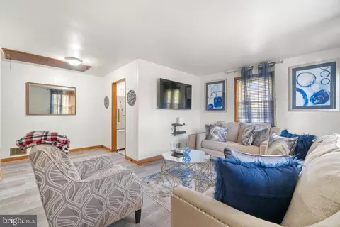 Living - 6012 Eunice Ave, Baltimore, MD 21214 photo 3 of 3