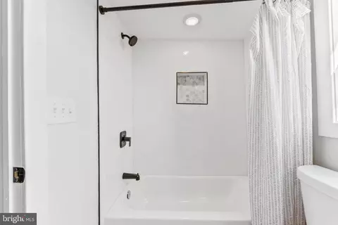 Bath - 1147 Carroll St, Baltimore, MD 21230 photo 5 of 5