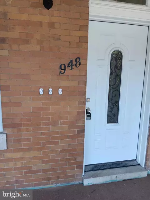 948 Brooks Ln, Baltimore, MD 21217 photo 2