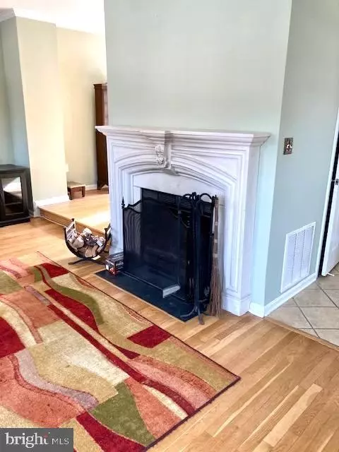 Living - 1201 S Streeper St, Baltimore, MD 21224 photo 3 of 6