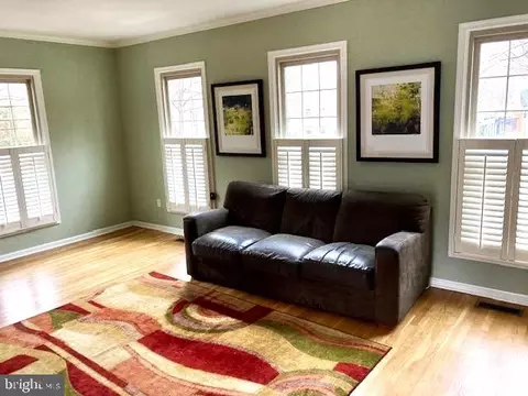 Living - 1201 S Streeper St, Baltimore, MD 21224 photo 1 of 6