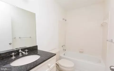 Bath - 1201 S Streeper St, Baltimore, MD 21224 photo 4 of 4