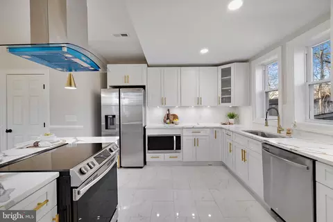 Kitchen - 4306 Biddison Ln, Baltimore, MD 21206 photo 2 of 5