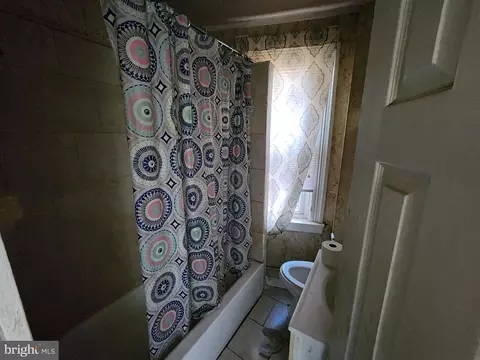 Bath - 1834 Harlem Ave, Baltimore, MD 21217 photo 2 of 3