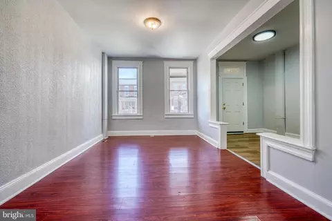 Entry Way - 625 Linnard St, Baltimore, MD 21229 photo 3 of 4