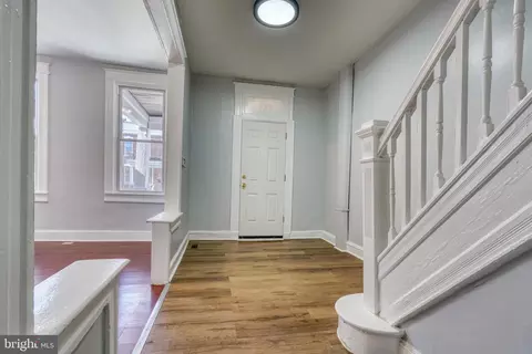 Entry Way - 625 Linnard St, Baltimore, MD 21229 photo 2 of 4