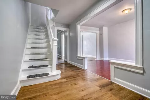Entry Way - 625 Linnard St, Baltimore, MD 21229 photo 1 of 4