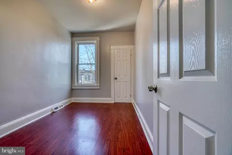 Entry Way - 625 Linnard St, Baltimore, MD 21229 photo 4 of 4