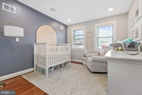 Bedroom - 1610 E Fort Ave, Baltimore, MD 21230 photo 4 of 6