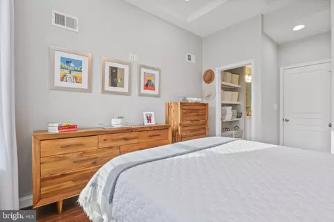 Bedroom - 1610 E Fort Ave, Baltimore, MD 21230 photo 3 of 6