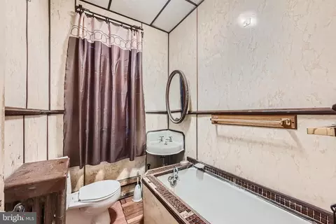 Bath - 738 Dolphin St, Baltimore, MD 21217 photo 1 of 2