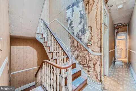 Entry Way - 738 Dolphin St, Baltimore, MD 21217 photo 3 of 5