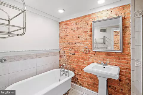 Bath - 1106 S Decker Ave S, Baltimore, MD 21224 photo 2 of 3