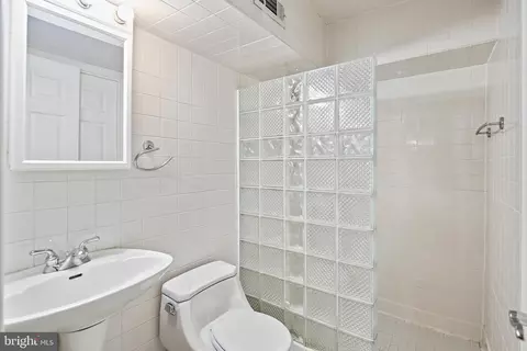 Bath - 1106 S Decker Ave S, Baltimore, MD 21224 photo 1 of 3
