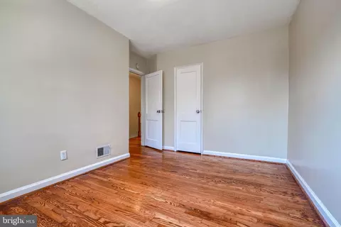 Bedroom - 1045 Cooks Ln, Baltimore, MD 21229 photo 1 of 2