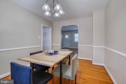 Dining - 1045 Cooks Ln, Baltimore, MD 21229 photo 2 of 2