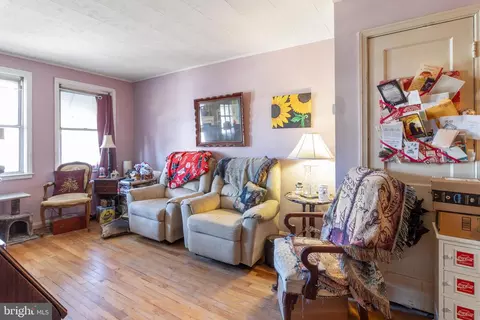 Living - 310 Imla St, Baltimore, MD 21224 photo 3 of 4