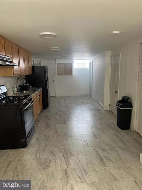 Kitchen - 1049 E Patapsco Ave, Brooklyn, MD 21225 photo 3 of 4