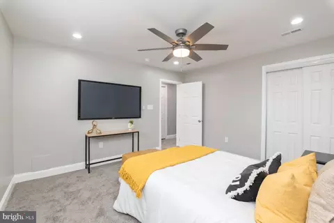 Bedroom - 5733 Moravia Rd, Baltimore, MD 21206 photo 3 of 5