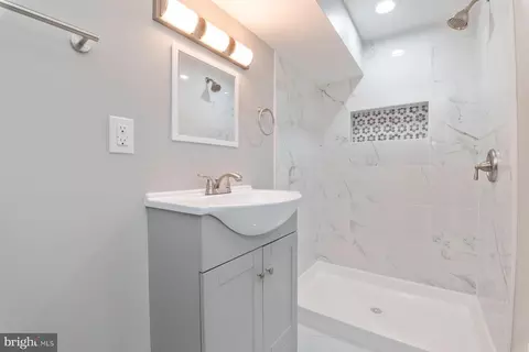 Bath - 5733 Moravia Rd, Baltimore, MD 21206 photo 2 of 3