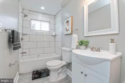 Bath - 5733 Moravia Rd, Baltimore, MD 21206 photo 3 of 3