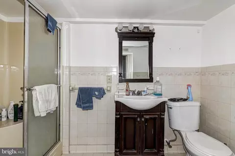 Bath - 824 Whitmore Ave, Baltimore, MD 21216 photo 1 of 1