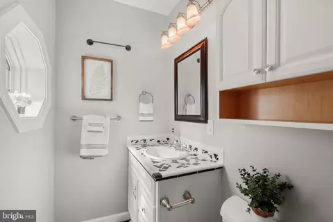 Bath - 1460 William St, Baltimore, MD 21230 photo 1 of 5