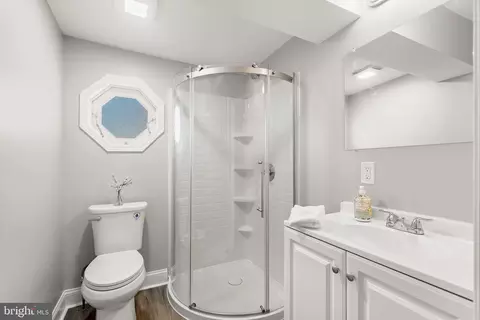 Bath - 1460 William St, Baltimore, MD 21230 photo 4 of 5